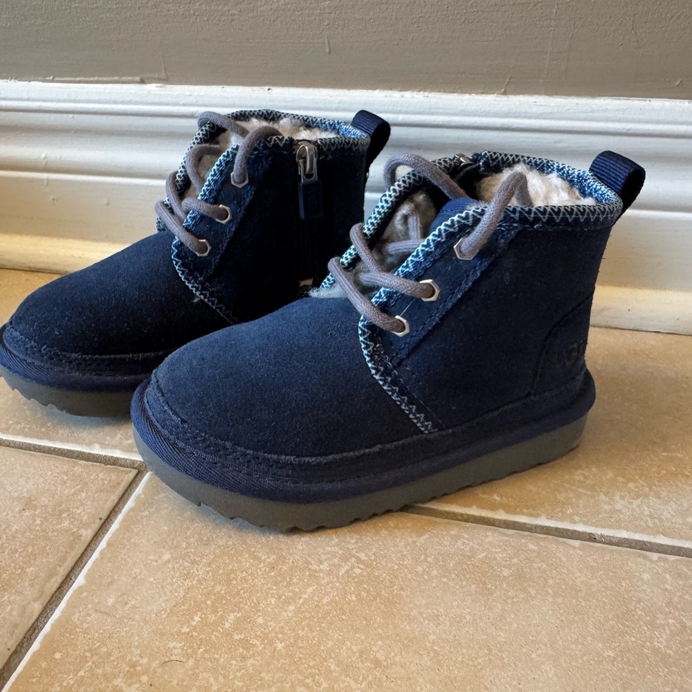 Ugg Neumel booties toddler size 9